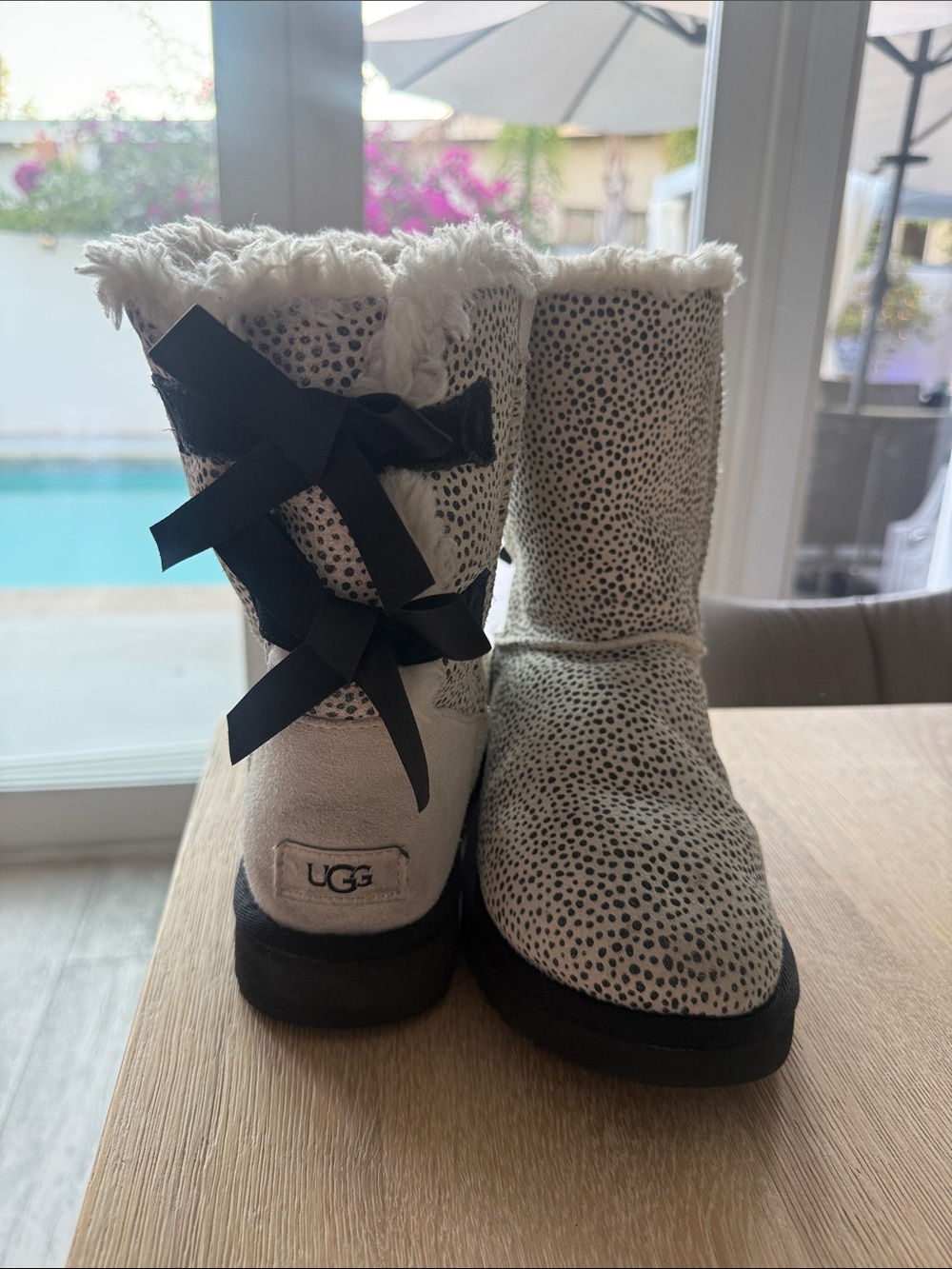 UGG Women's size 7 Black and cream Bailey Bow boots
